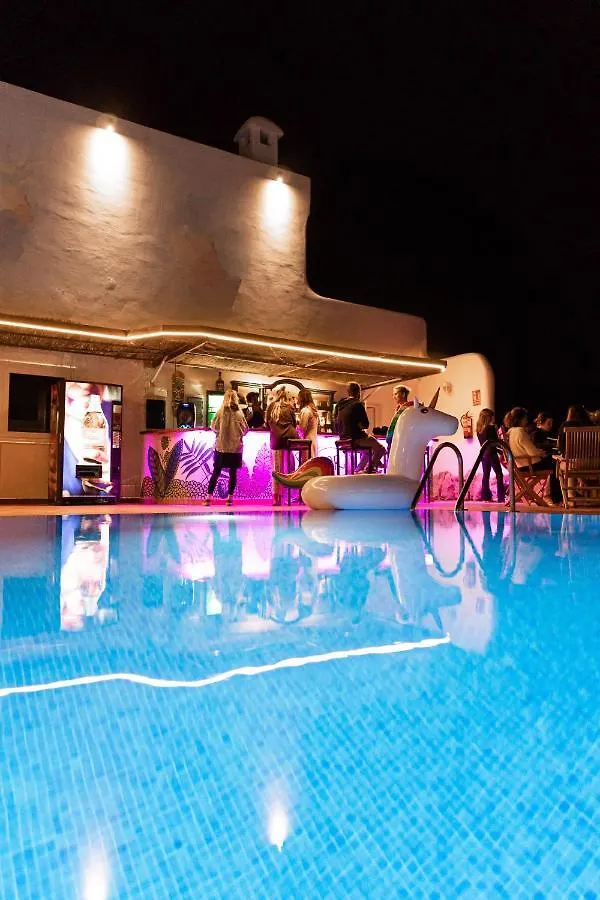 Хостел The Tree House Tenerife Эль-Медано